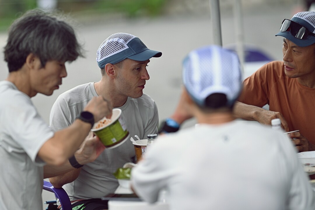산업용과 등반용 카라비너 비교